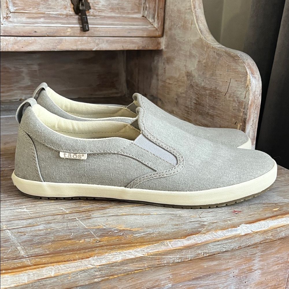 🩶 Taos Dandy Slip On Grey Canvas Sneakers Size 8.5 Casual